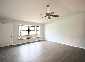 255 8th Ct, Vero Beach, F Rent 650 Deposit 650 Total 1300 in Vero Beach, FL (Photo 5 of 7)