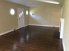 A Beautiful 3 Bedroom Apartment, with 2 Bathrooms in Louisville, KY (Photo 2 of 12)