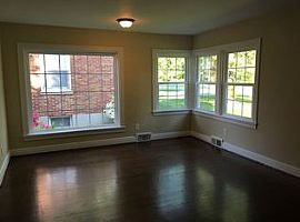 A Beautiful 3 Bedroom Apartment, with 2 Bathrooms in Louisville, KY (Photo 3 of 12)