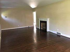 A Beautiful 3 Bedroom Apartment, with 2 Bathrooms in Louisville, KY (Photo 4 of 12)
