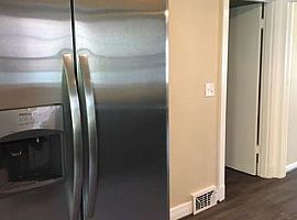 A Beautiful 3 Bedroom Apartment, with 2 Bathrooms in Louisville, KY (Photo 7 of 12)