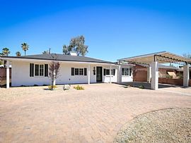 4 Beds 2 Baths in Phoenix, AZ