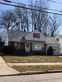 A Beautiful 4 Bedroom Apartment, with 2 Bathrooms in Euclid, OH