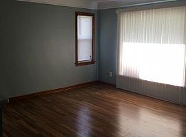 A Beautiful 4 Bedroom Apartment, with 2 Bathrooms in Euclid, OH (Photo 2 of 5)