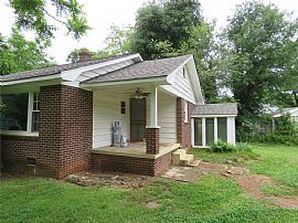  110 Hillandale Rd, Greenville, Sc 29609 3 Beds 2.5 Baths 1,000 in Greenville, SC (Photo 6 of 12)