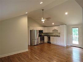  110 Hillandale Rd, Greenville, Sc 29609 3 Beds 2.5 Baths 1,000 in Greenville, SC (Photo 9 of 12)