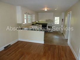  907 Gordon Street Ext, Greenville, Sc 29611 3 Beds 1 Bath 1,20 in Greenville, SC (Photo 7 of 10)