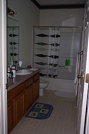 SUBLEASE a Great Apartment in Manhattan, KS (Photo 2 of 3)