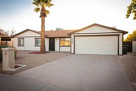 Do Not Miss This Great 3 Bedroom / 2 Bathroom in Phoenix, AZ