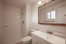 Do Not Miss This Great 3 Bedroom / 2 Bathroom in Phoenix, AZ (Photo 8 of 10)