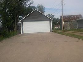 A Beautiful 4 Bedroom Apartment, with 2 Bathrooms in Underwood, ND (Photo 3 of 12)