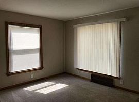 3 Beds 1 Bath in Milwaukee, WI (Photo 3 of 4)