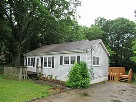 403 Old Buncombe Rd, Travelers Rest, Sc 29690 2 Beds 1 Bath in Travelers Rest, SC