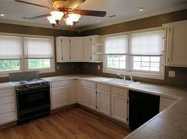 403 Old Buncombe Rd, Travelers Rest, Sc 29690 2 Beds 1 Bath in Travelers Rest, SC (Photo 5 of 9)