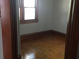 3051 N Cramer St, Milwaukee, Wi 53211 3 Beds 1 Bath in Milwaukee, WI (Photo 5 of 8)
