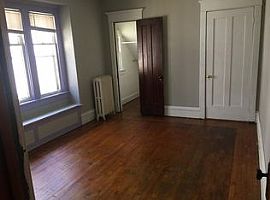 3051 N Cramer St, Milwaukee, Wi 53211 3 Beds 1 Bath in Milwaukee, WI (Photo 6 of 8)