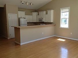 340 Monlandil Dr, Wilmington, Nc 28403 3 Beds 2 Baths in Wilmington, NC (Photo 8 of 12)