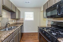 1581 Picadilly Ct Ne in Conyers, GA (Photo 7 of 12)