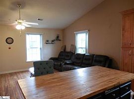 14 Spicey Dr, Greenville, Sc 29607 Rent $700 and Dep $700 in Greenville, SC (Photo 8 of 8)