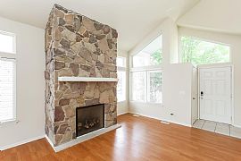 1754 Hickory Park Ln in Aurora, IL (Photo 2 of 12)