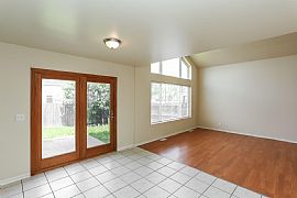 1754 Hickory Park Ln in Aurora, IL (Photo 3 of 12)