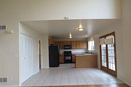 1754 Hickory Park Ln in Aurora, IL (Photo 8 of 12)