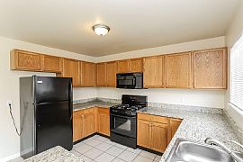 1754 Hickory Park Ln in Aurora, IL (Photo 9 of 12)