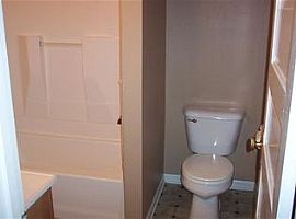 139 W Hickman St, Winchester Rent 500 Deposit 500 Total 1000 in Winchester, KY (Photo 3 of 10)