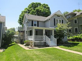 1117 E College St in Iowa City, IA