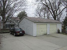 1117 E College St in Iowa City, IA (Photo 12 of 12)