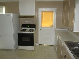 1117 E College St in Iowa City, IA (Photo 5 of 12)