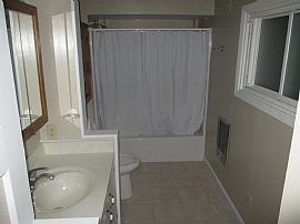 1117 E College St in Iowa City, IA (Photo 8 of 12)