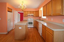 165 Rockwood Ct in Ann Arbor, MI (Photo 6 of 12)