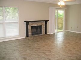 6114 Hopes Ferry St, San Antonio, Tx 78233 3 Beds 2 Baths 1,337 in San Antonio, TX (Photo 3 of 11)