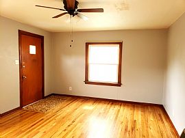 1523 Sanford Ave in Saint Louis, MO (Photo 2 of 12)