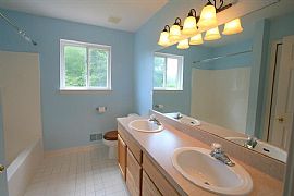 4 Bed, 2.5 Bath, 2930 Sqft, $1,800 in Ann Arbor, MI (Photo 10 of 12)
