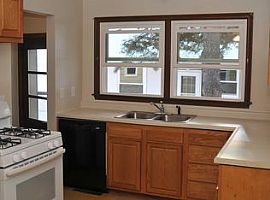  2 Beds 1 Bath in Hopkins, MN (Photo 2 of 5)