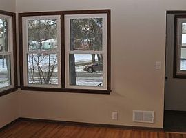  2 Beds 1 Bath in Hopkins, MN (Photo 3 of 5)