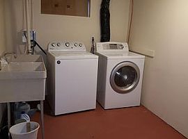 3 Beds 2 Baths in Minneapolis, MN (Photo 5 of 6)