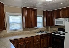 2 Beds 1 Bath in Iowa City, IA (Photo 2 of 4)