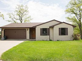 3 Beds 1.5 Baths in Dubuque, IA