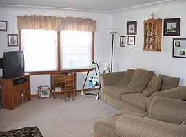 3 Beds 1 Bath in Cedar Rapids, IA (Photo 2 of 5)