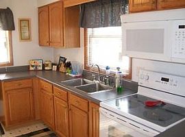 3 Beds 1 Bath in Cedar Rapids, IA (Photo 3 of 5)