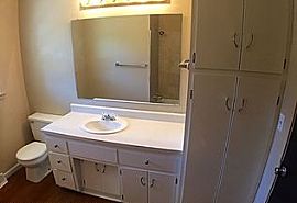 3 Beds 1 Bath in Waterloo, IA (Photo 3 of 6)