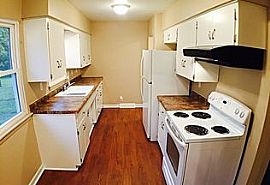 3 Beds 1 Bath in Waterloo, IA (Photo 4 of 6)