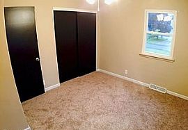 3 Beds 1 Bath in Waterloo, IA (Photo 5 of 6)