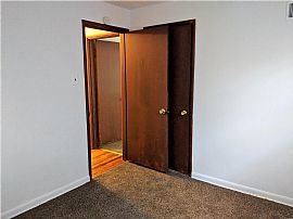 4 Bed, 3.0 Bath, 1520 Sqft, $950 in Saint Louis, MO (Photo 5 of 10)