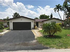 7007 Nw 40th Pl, Coral Springs, Fl 33065 in Coral Springs, FL