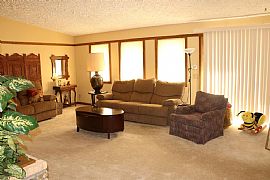 3 Bedroom 1401 E Garfield St # Hous Mount Horeb Wi 53572 in Mount Horeb, WI (Photo 3 of 10)