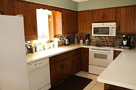 3 Bedroom 1401 E Garfield St # Hous Mount Horeb Wi 53572 in Mount Horeb, WI (Photo 4 of 10)
